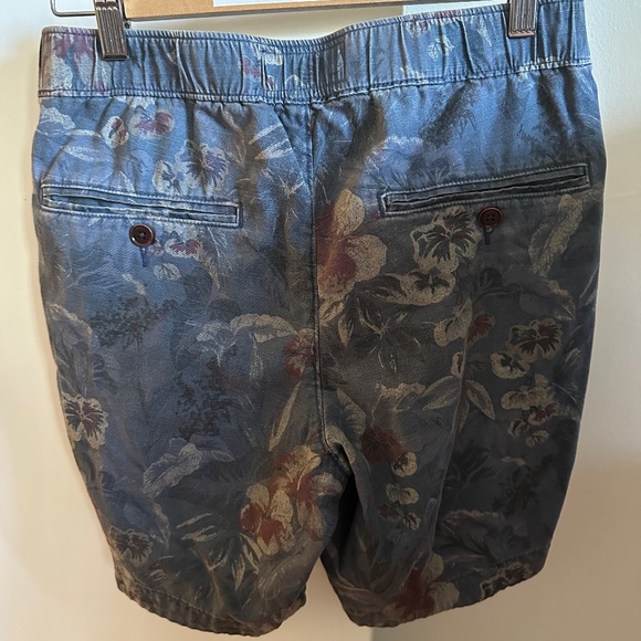 Abercrombie & Fitch - Mens Floral Shorts - XS - Lightly Worn - Picture 2 of 3